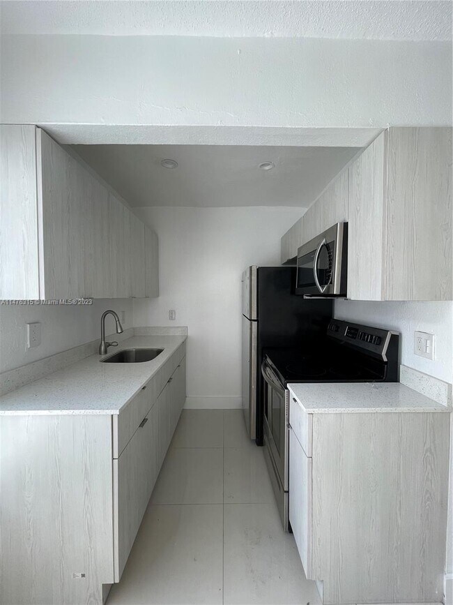 Foto del edificio - 552 NE 61st St