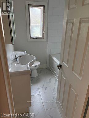Building Photo - 5648 Royal Manor Dr
