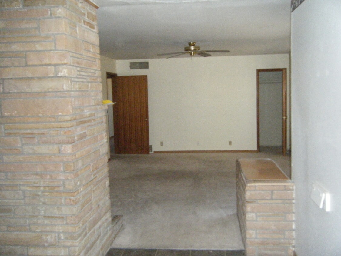 Building Photo - Lots of Space