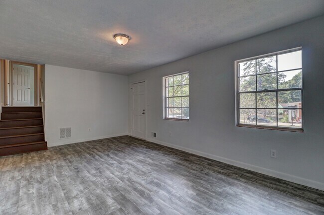 Building Photo - 6610 Bedford Rd