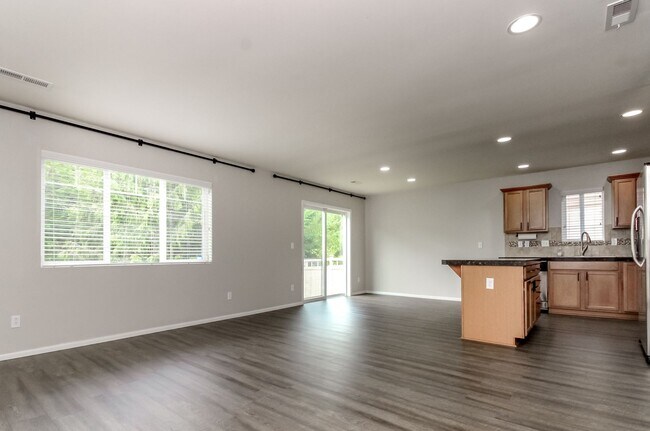 Foto del edificio - 3684 London Loop NE