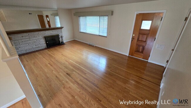 Building Photo - Charming Mid-Century 2BR Home with Sunroom, Fireplace & Fenced Yard