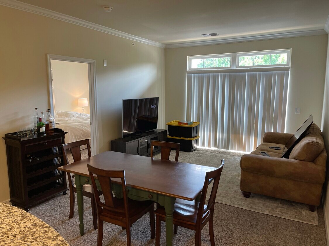 Sala de estar - 420 Cobblestone Dr