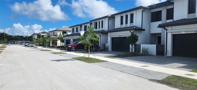 Building Photo - 8314 SW 120th Ter