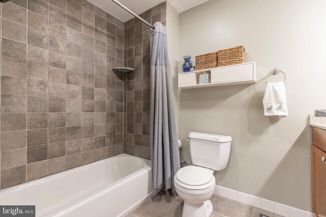 Building Photo - 924 Spruce St