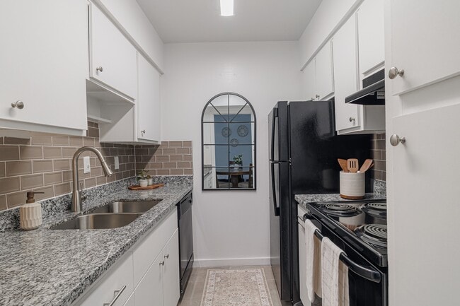 Building Photo - Yorktown