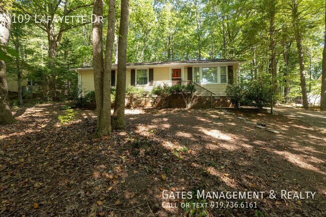 Foto del edificio - Charming home convenient to I-85/I-40