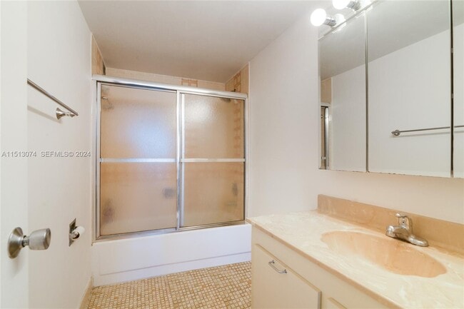 Building Photo - 2500 Parkview Dr