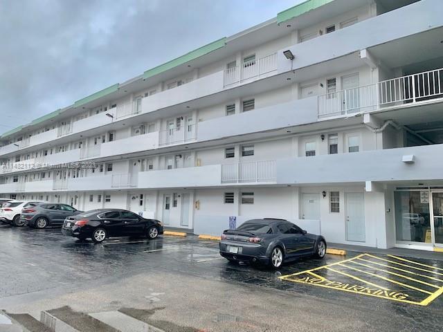 Building Photo - 1333 E Hallandale Beach Blvd