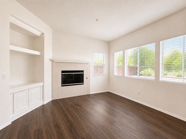 Building Photo - Newly Updated 3 Bedroom Condo in Gated Community in Murrieta