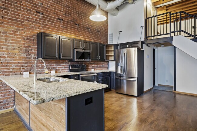 Foto del edificio - Historic Downtown Loft with Reserved Parking