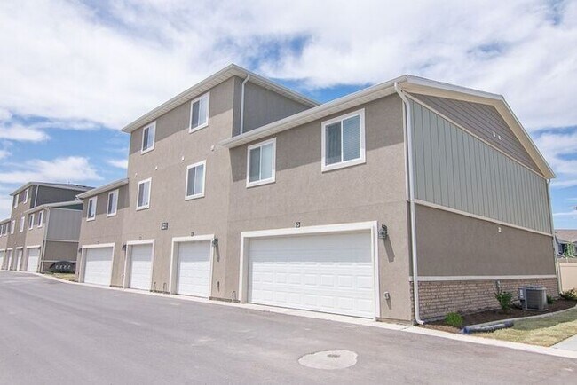 Building Photo - 771 E 500 S