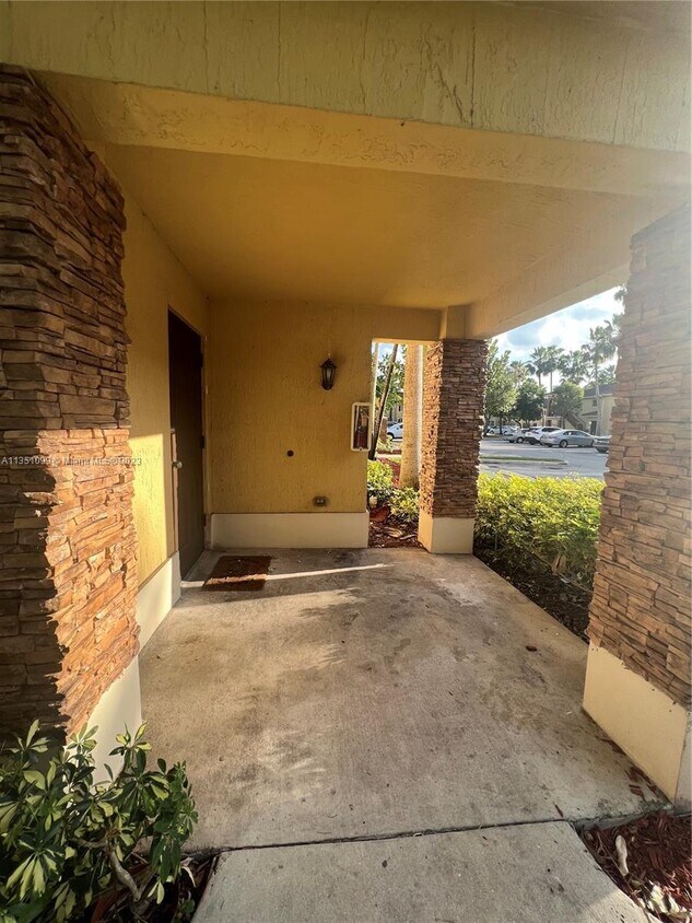 Foto del edificio - 975 NE 34th Ave