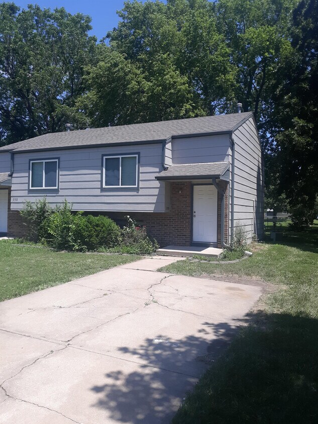 2100 Halls Landing, Manhattan, KS 66502 House Rental in Manhattan, KS