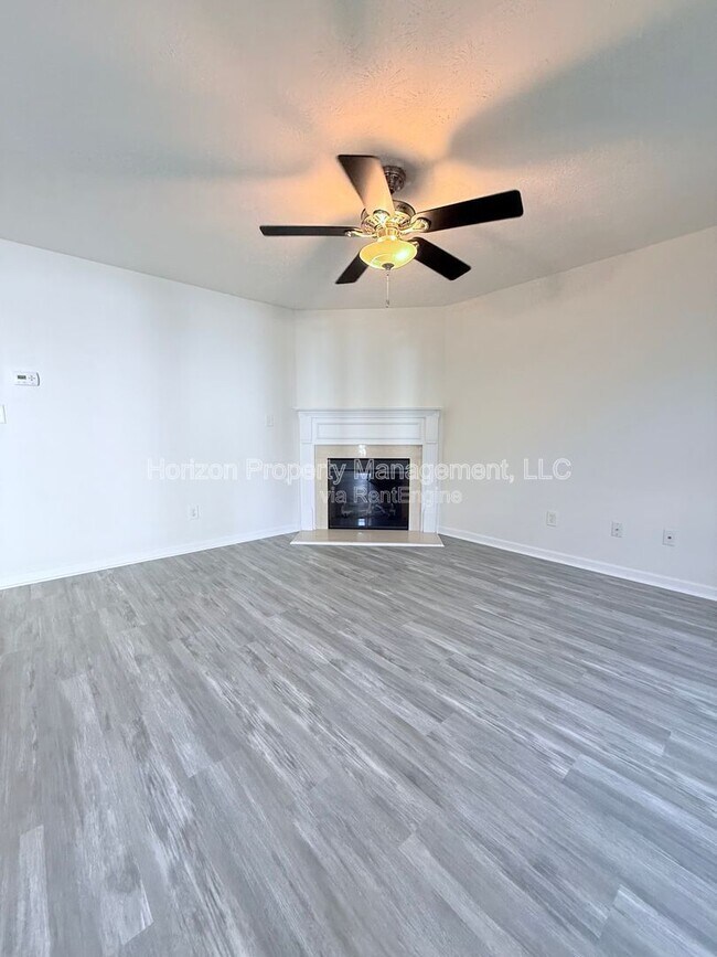 Foto del edificio - 1593 Little Creek Dr