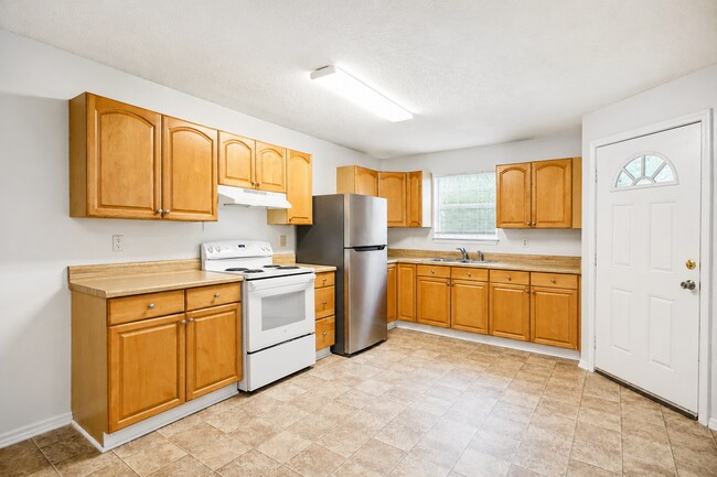 Foto del edificio - 3BR Pensacola Home Near Blue Wahoos Stadium & Fenced Backyard!