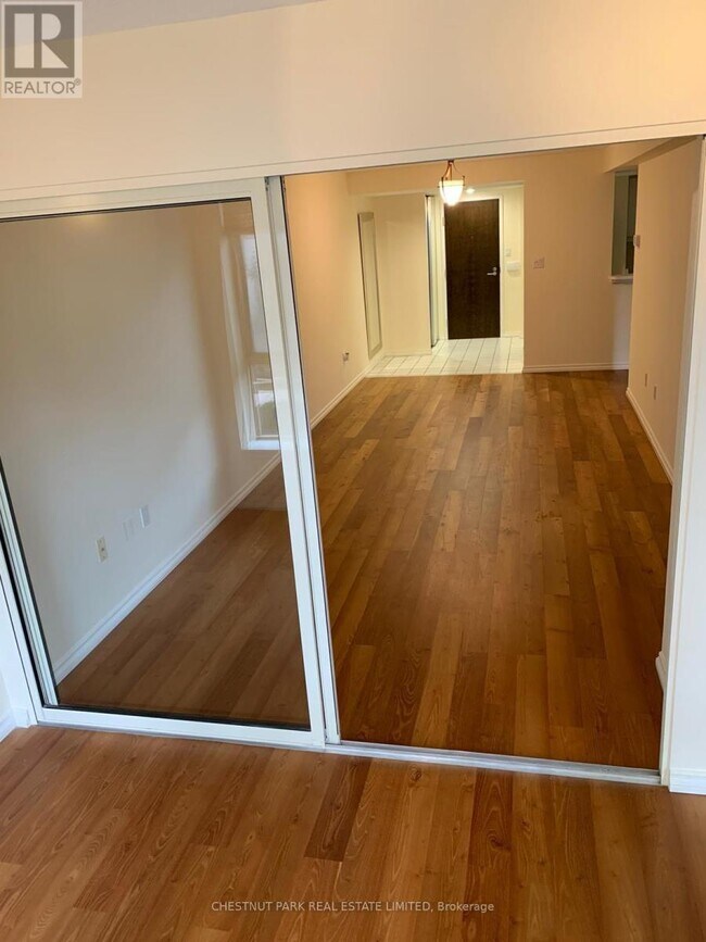 Photo du bâtiment - 225 Davenport Rd