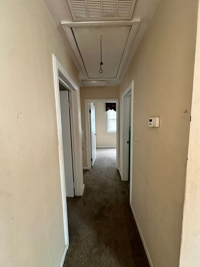 Building Photo - 3 Bed 1 Bath House