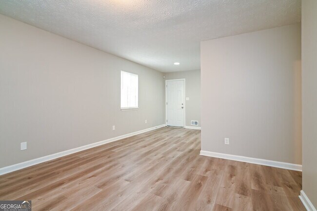 Foto del edificio - 889 Ralph Rd SE