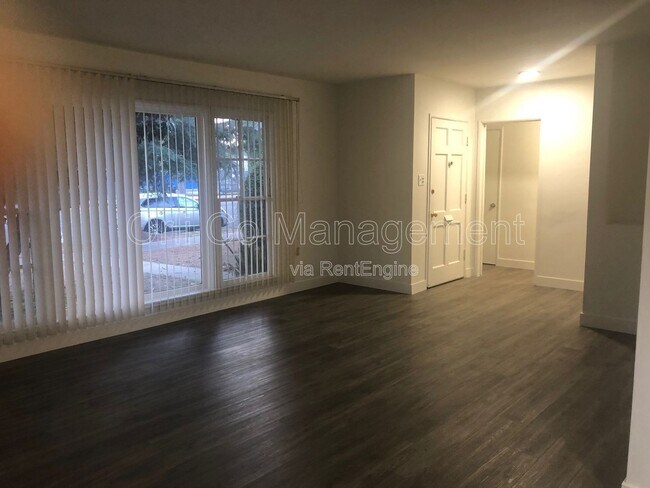 Foto del edificio - 6500 Balboa Blvd