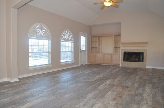 Building Photo - YOUR COASTAL PARADISE AWAITS!