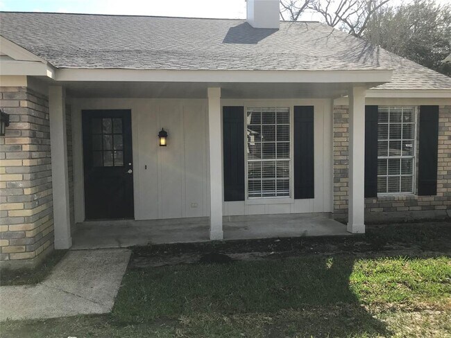 Building Photo - 21235 Park Bluff Dr