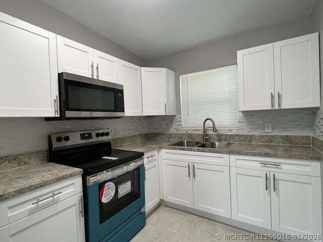 Foto del edificio - 3990 Plum Tree Dr