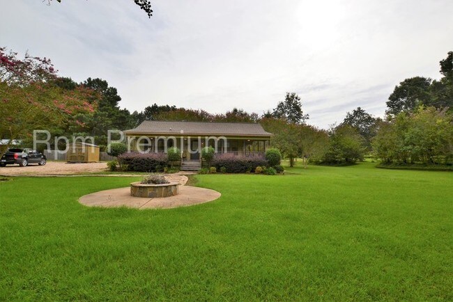 Building Photo - 10580 Camelot Sq