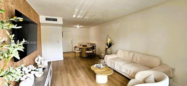 Foto del edificio - 4804 NW 79th Ave