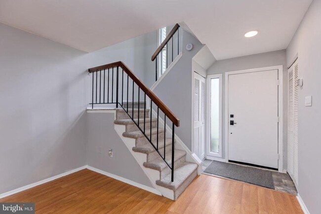 Building Photo - 1913 Encino Dr