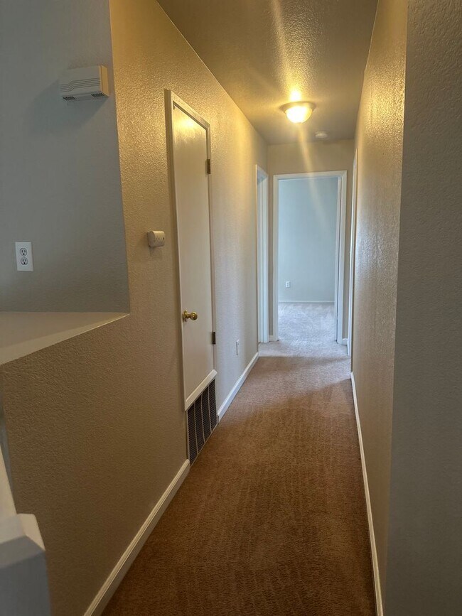 Foto del edificio - CHARMING 2 STORY HOME IN SUISUN CITY