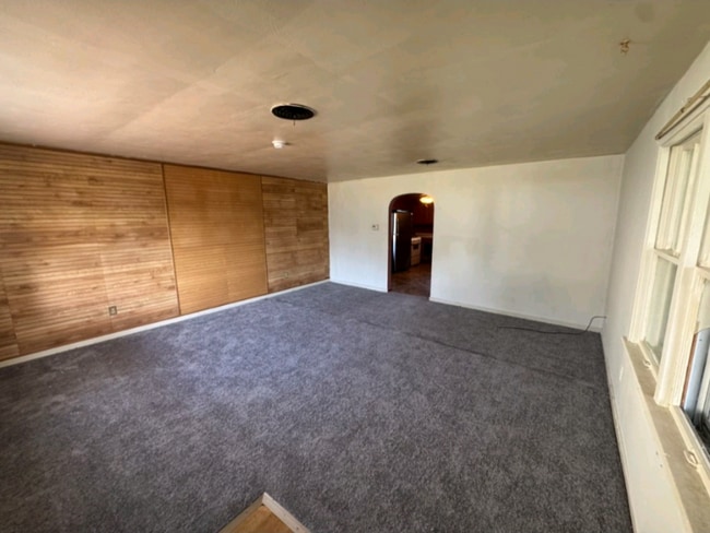 Building Photo - 1253 E Lawrence St