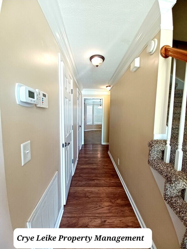Foto del edificio - 668 Winding Bluff Way
