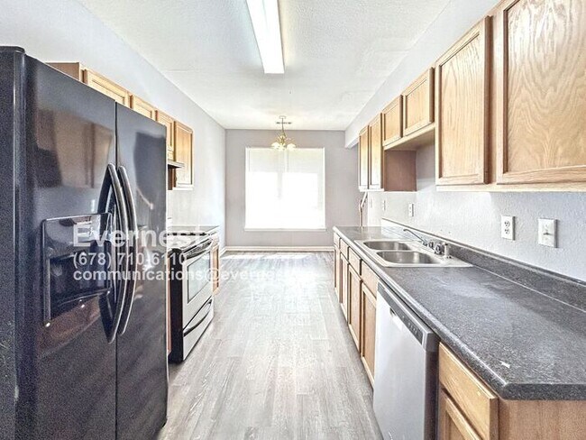 Foto del edificio - 3-Bedroom, 2.5-Bath Home with Modern Appli...