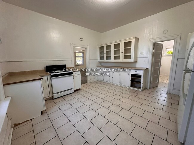 Building Photo - 2 Bedroom Home with Fully Fenced Yard