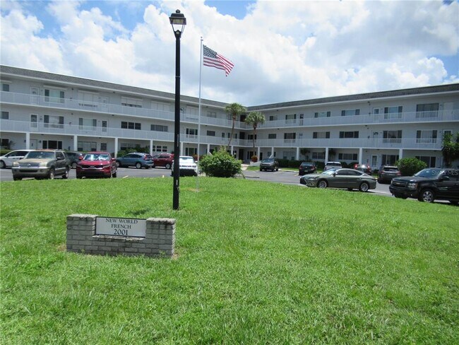 Foto del edificio - 2001 World Pkwy Blvd