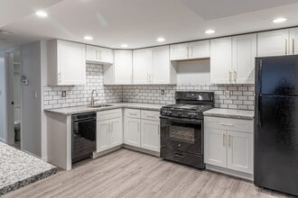 Building Photo - 916 Highview St