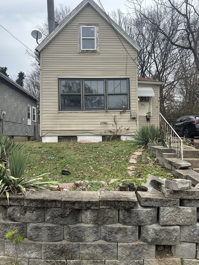 Building Photo - 351 Lagro Ave