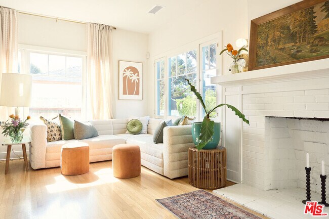 Foto del edificio - 818 Palms Blvd