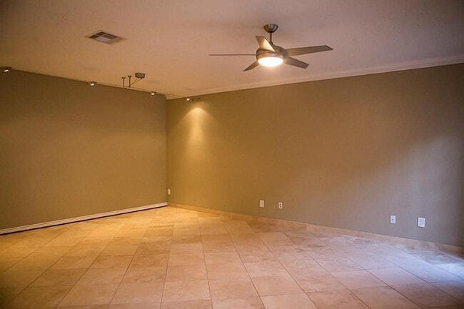 Foto del edificio - 6000 Reims Rd