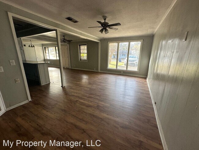 Foto del edificio - 3 br, 2 bath House - 9121 Laurie Lane