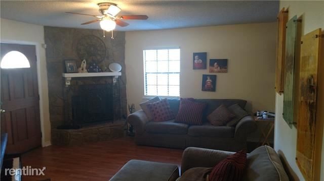 Building Photo - 821 Willow Oak Ln