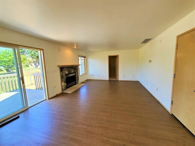 Building Photo - You Are Going To Love Living Here!! Availa...