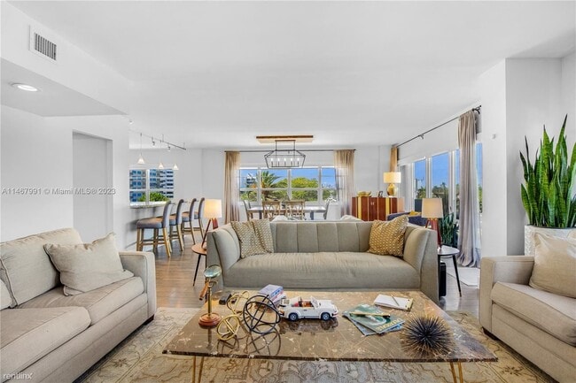 Building Photo - 2 br, 2.5 bath Condo - 2500 E Las Olas Blv...