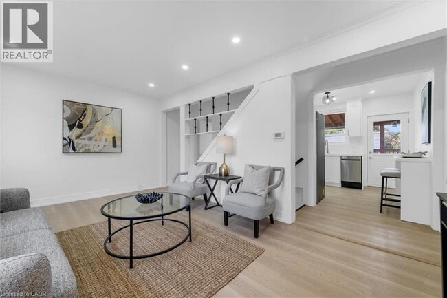 Building Photo - 24 Eaton Pl