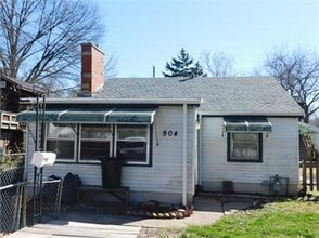 Building Photo - 904 S Webber St