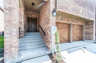Building Photo - 555 Waterloo Dr