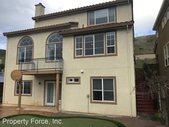 Building Photo - 5 br, 5 bath House - 63 Viola St