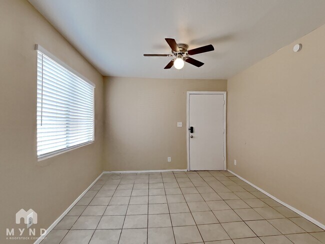 Foto del edificio - 1702 E Cambridge Ave