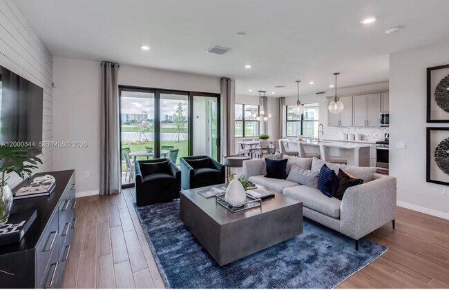 Foto del edificio - 2485 Primrose Pl